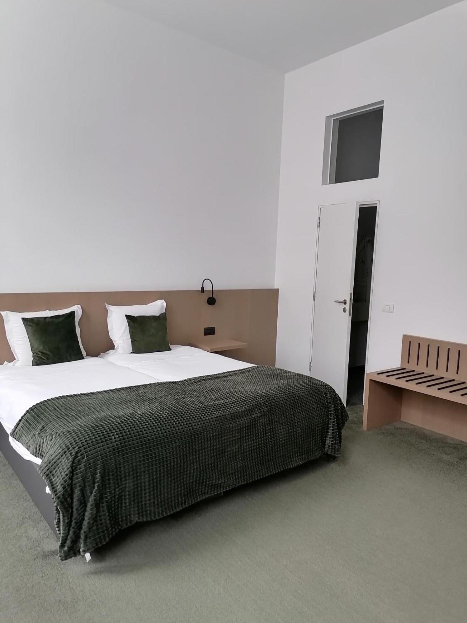 Hotel Messeyne Kortrijk Bagian luar foto