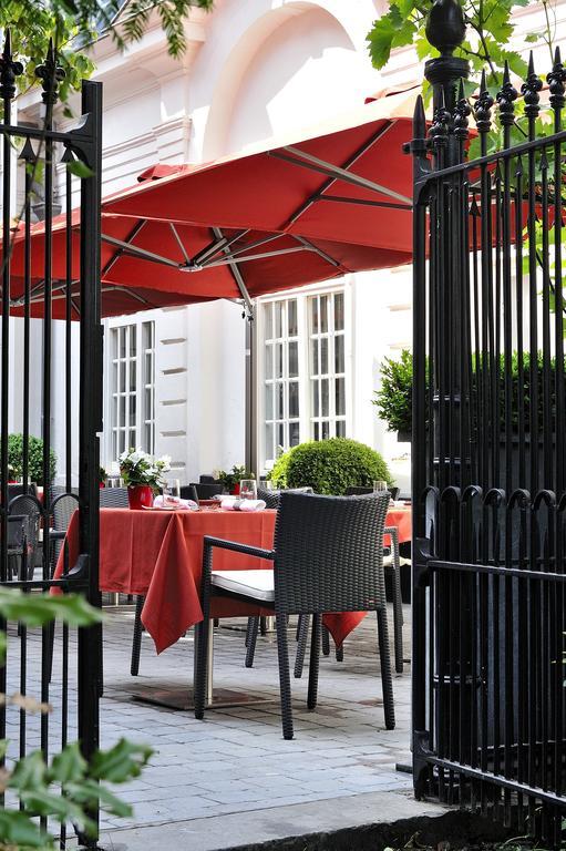 Hotel Messeyne Kortrijk Bagian luar foto