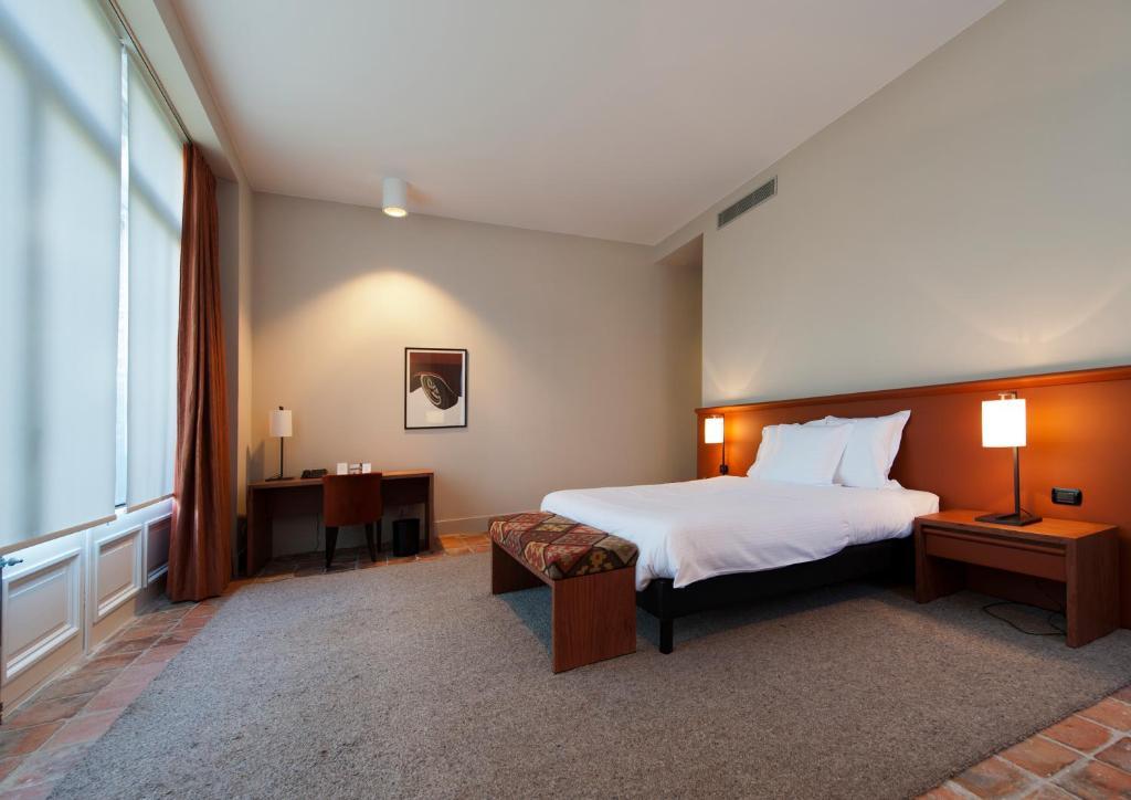 Hotel Messeyne Kortrijk Bagian luar foto